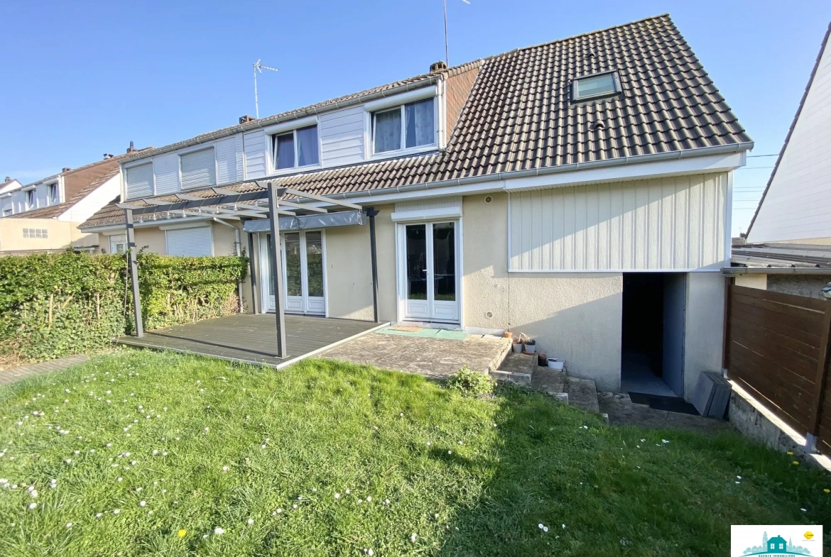 Maison semi-jumelée de 95 m² avec 4 chambres, garage et terrasse à Moreuil 