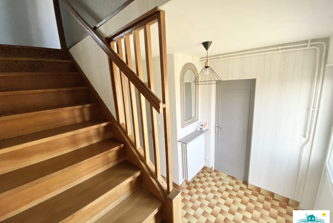 Maison semi-jumelée de 95 m² avec 4 chambres, garage et terrasse à Moreuil 