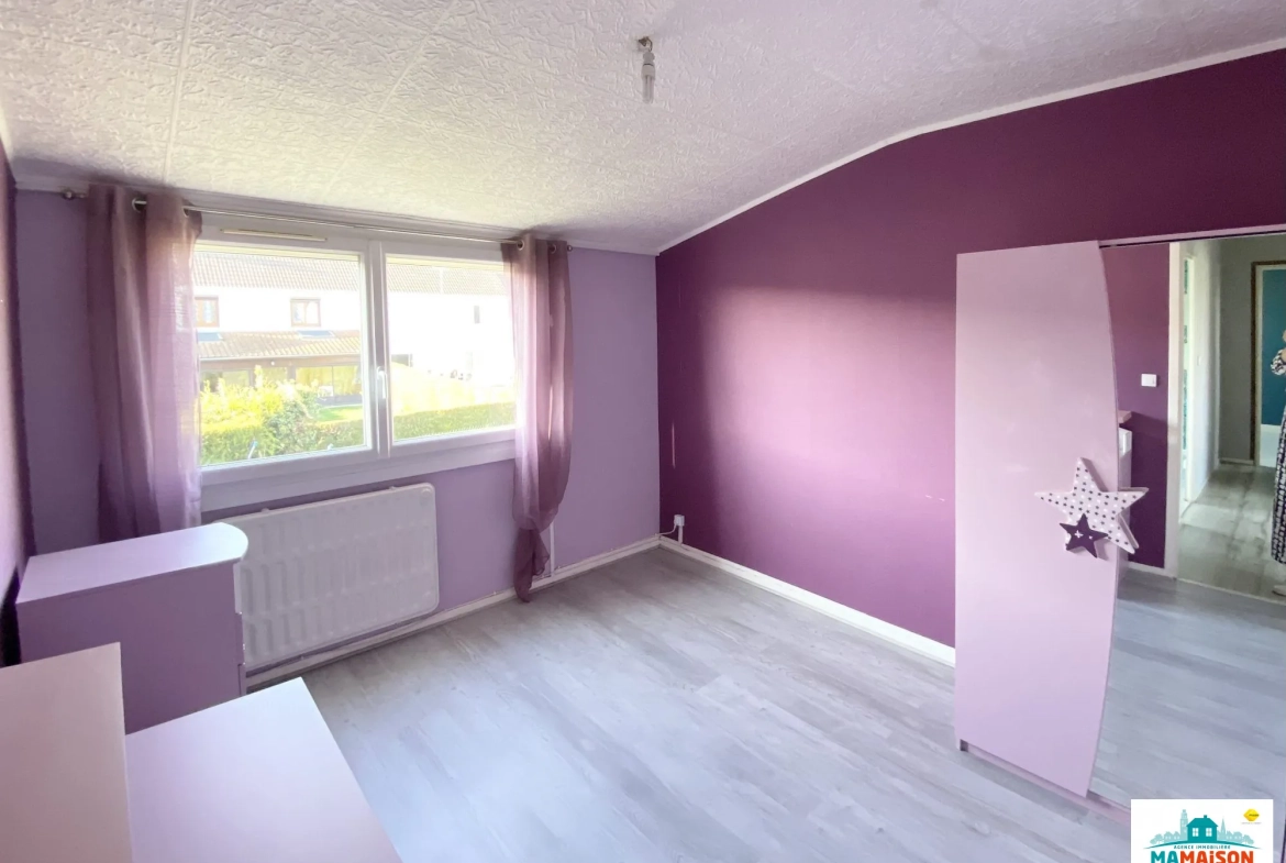 Maison semi-jumelée de 95 m² avec 4 chambres, garage et terrasse à Moreuil 