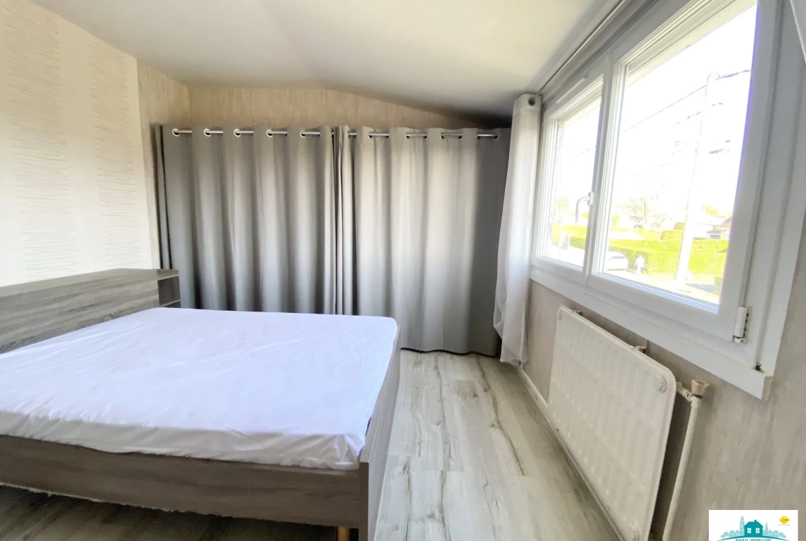 Maison semi-jumelée de 95 m² avec 4 chambres, garage et terrasse à Moreuil 