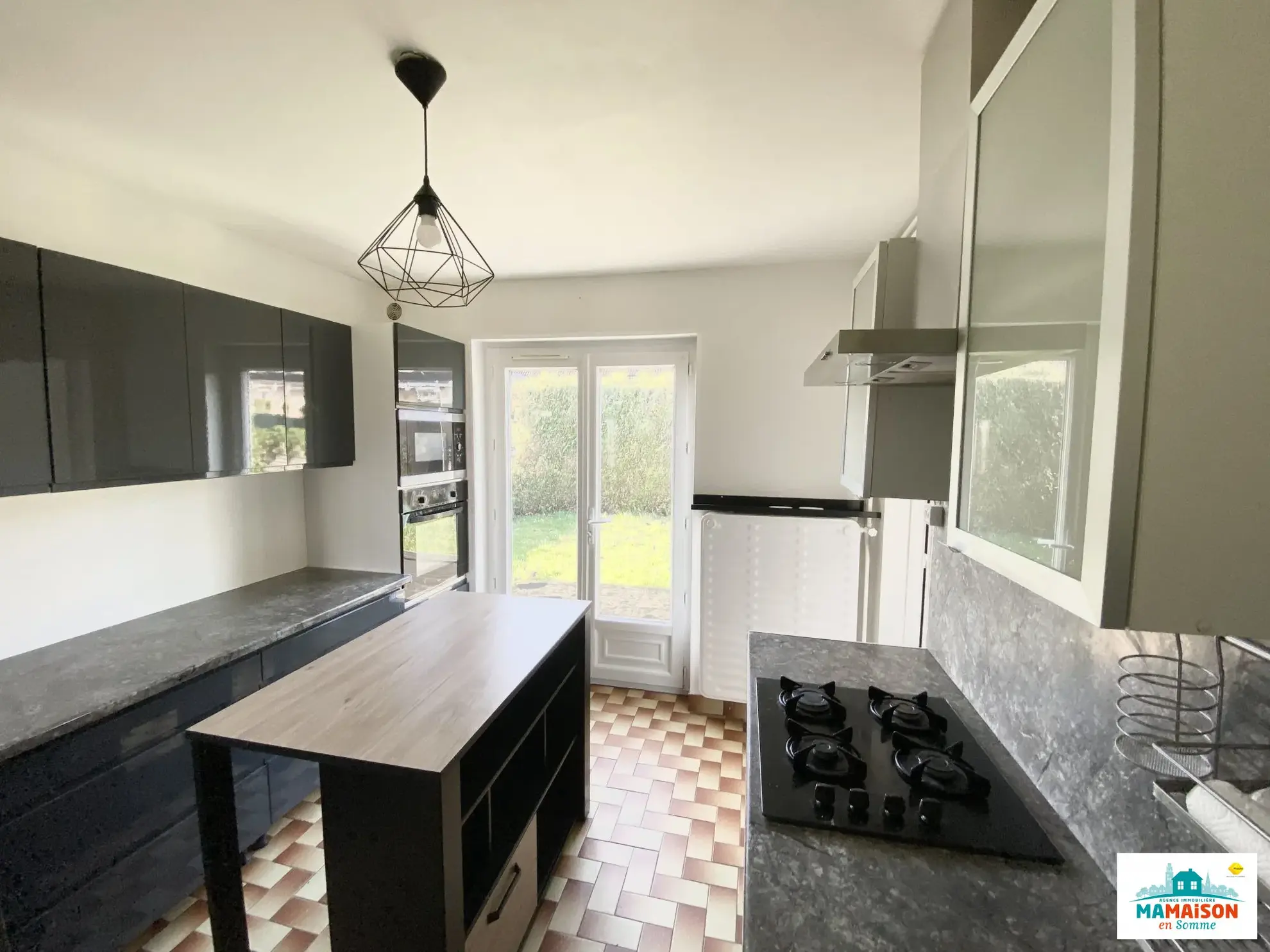 Maison semi-jumelée de 95 m² avec 4 chambres, garage et terrasse à Moreuil 