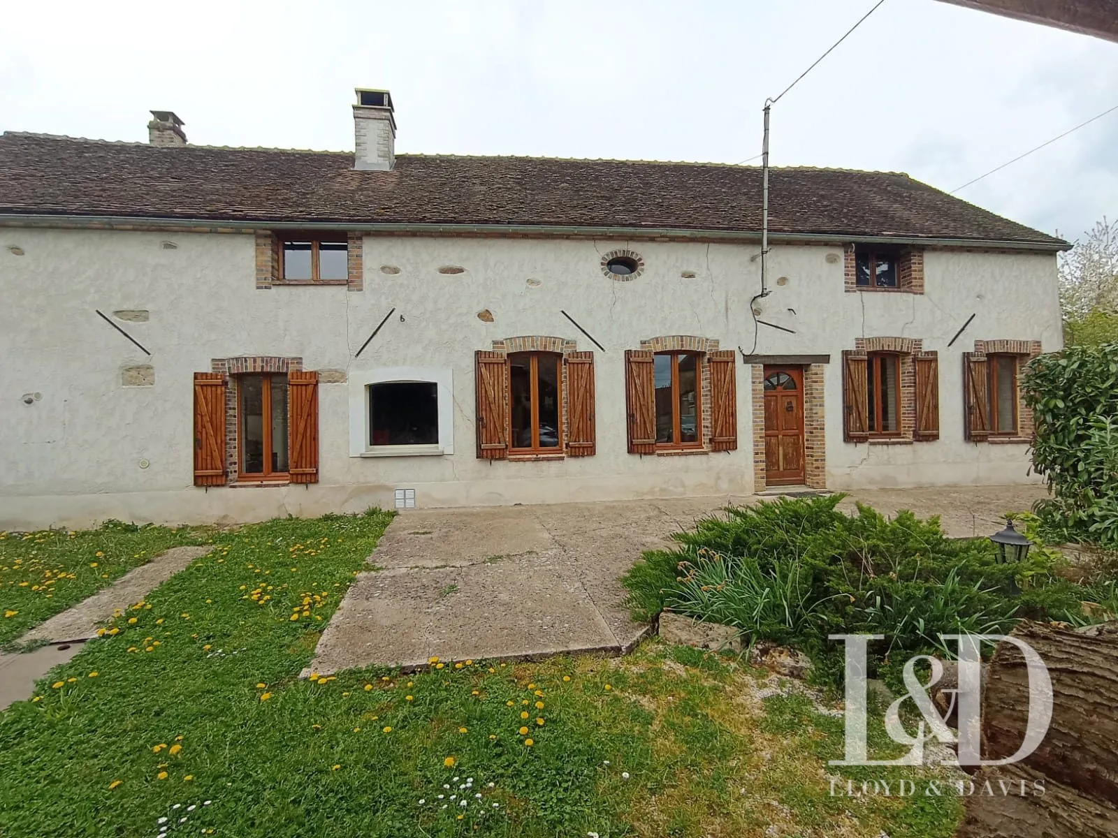 Longère authentique de 150m² avec grand jardin près de Sens 