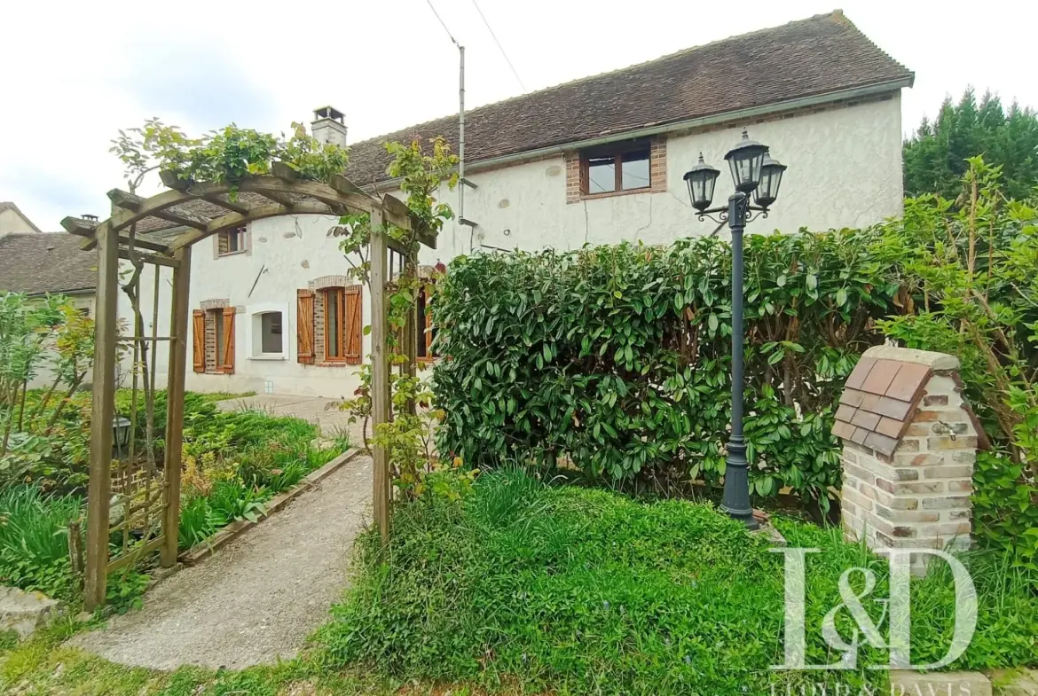 Longère authentique de 150m² avec grand jardin près de Sens 