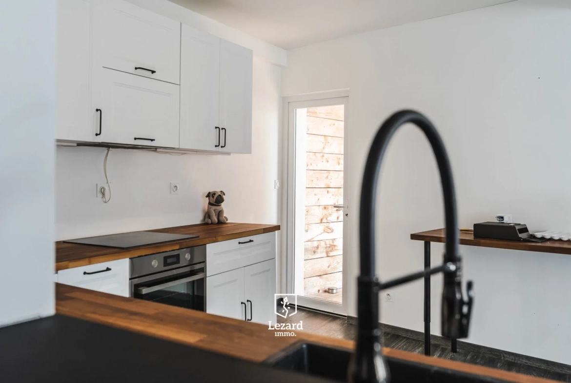 Maison de ville rénovée avec terrasse et garage à Castelnaudary 