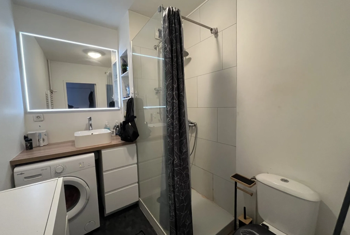 Studio meublé lumineux à vendre à Cholet pour investissement locatif 