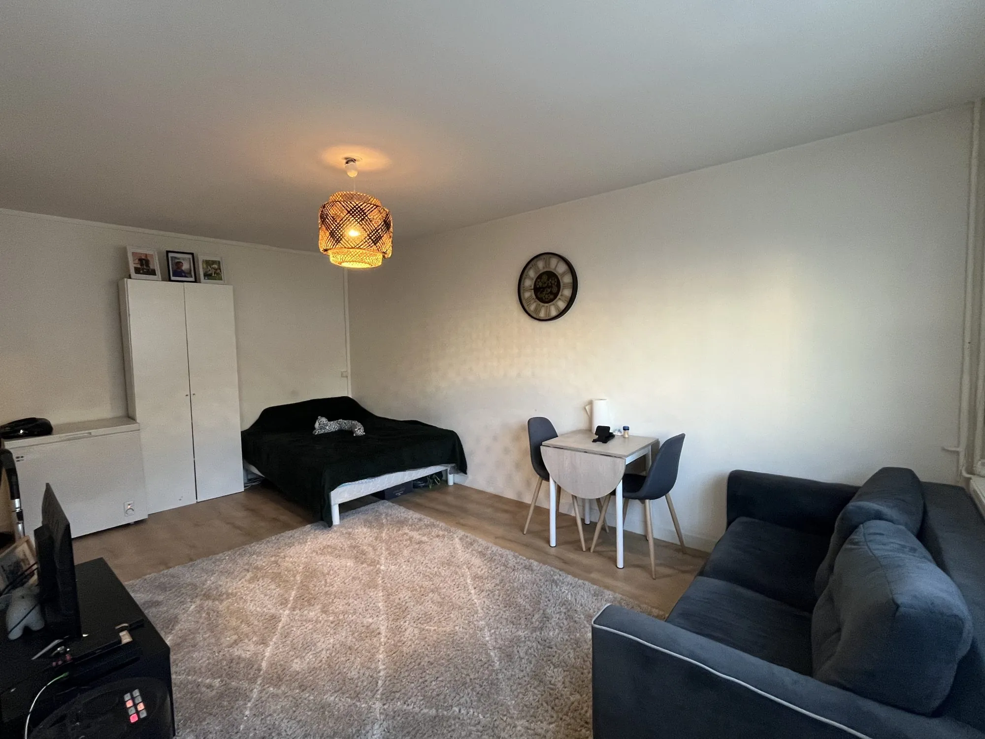 Studio meublé lumineux à vendre à Cholet pour investissement locatif 