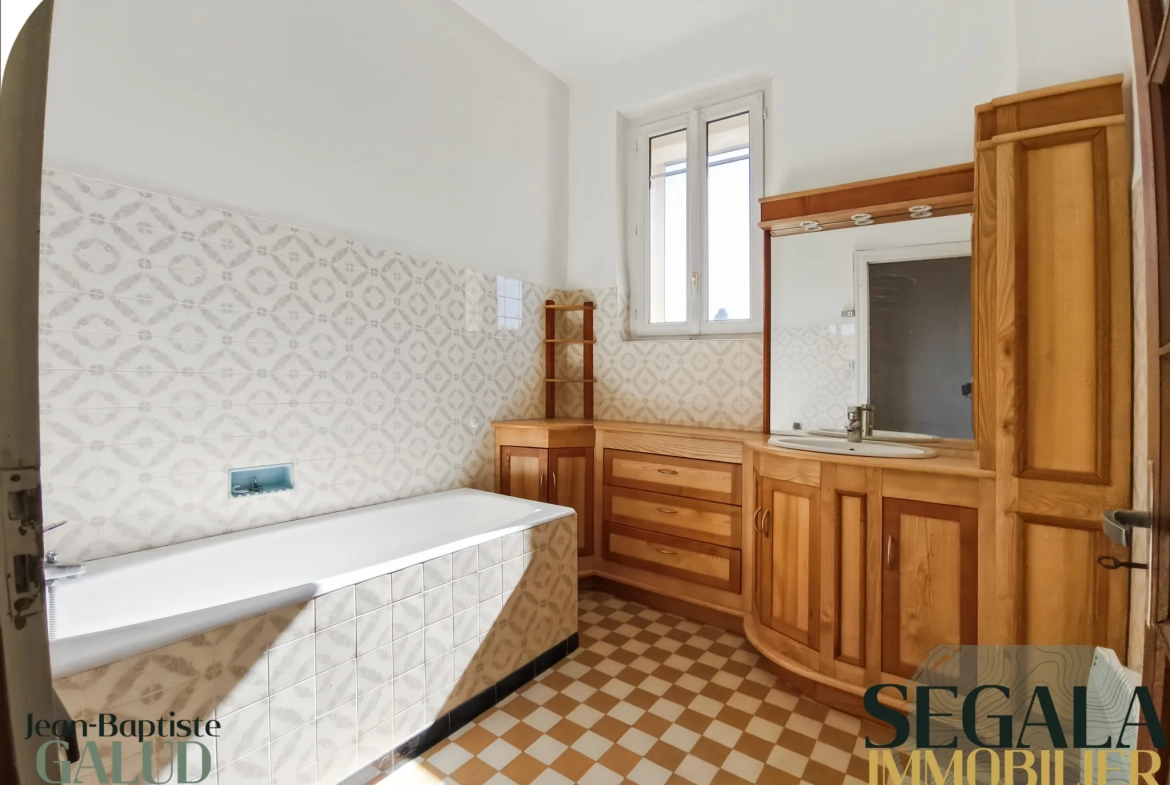 Maison avec appartement indépendant à vendre à Blaye les Mines 