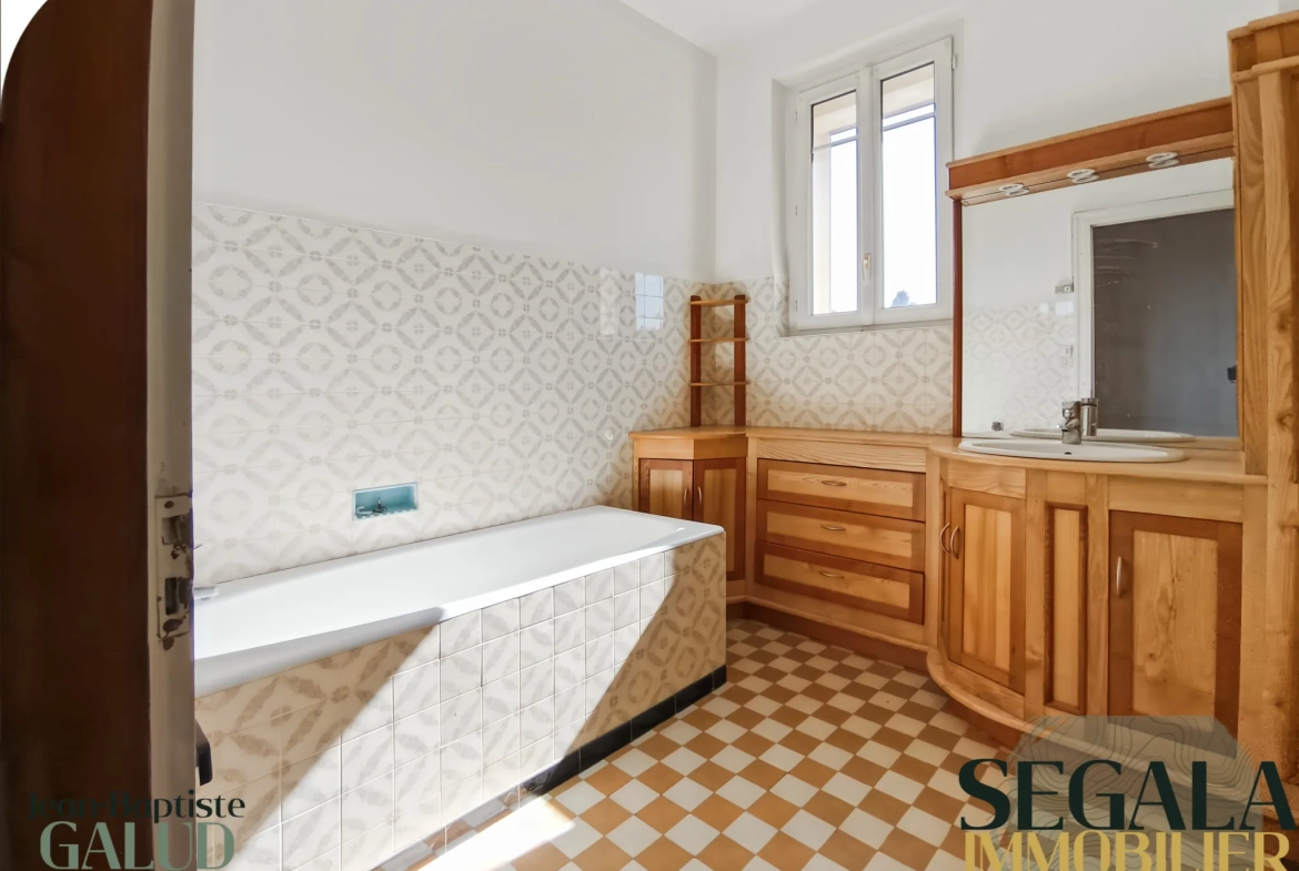 Maison avec appartement indépendant à vendre à Blaye les Mines 