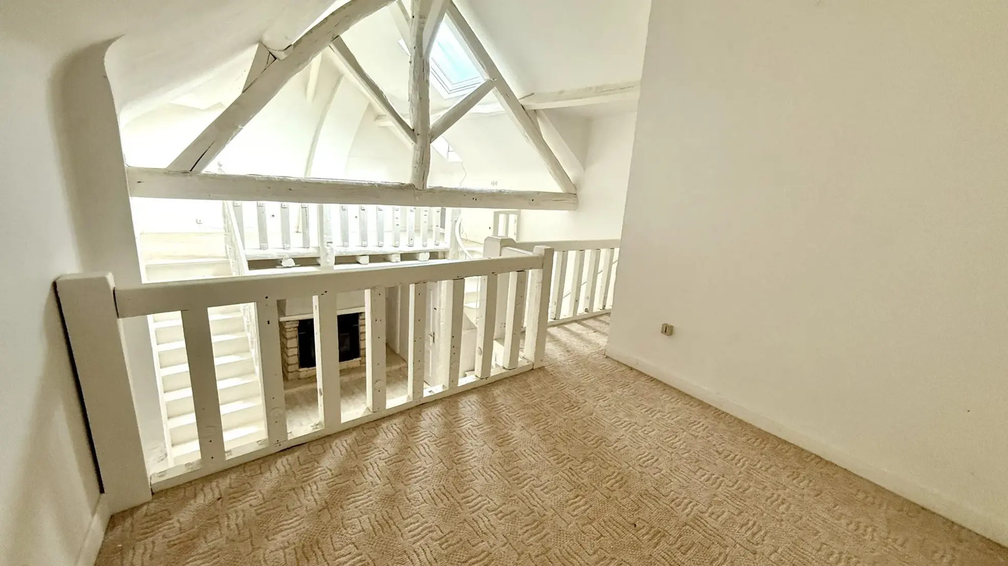 Appartement à vendre à Mezy-sur-Seine avec mezzanines et espace extérieur 