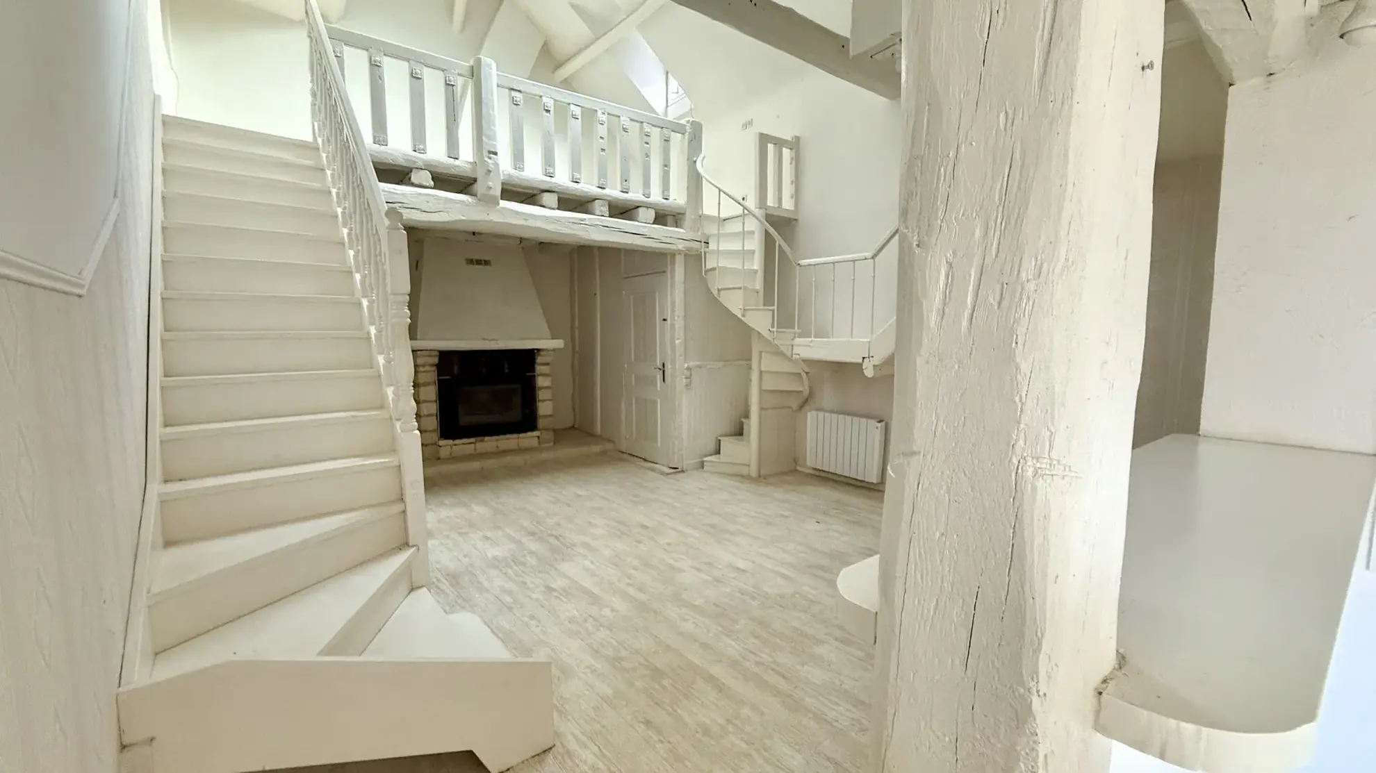 Appartement à vendre à Mezy-sur-Seine avec mezzanines et espace extérieur 