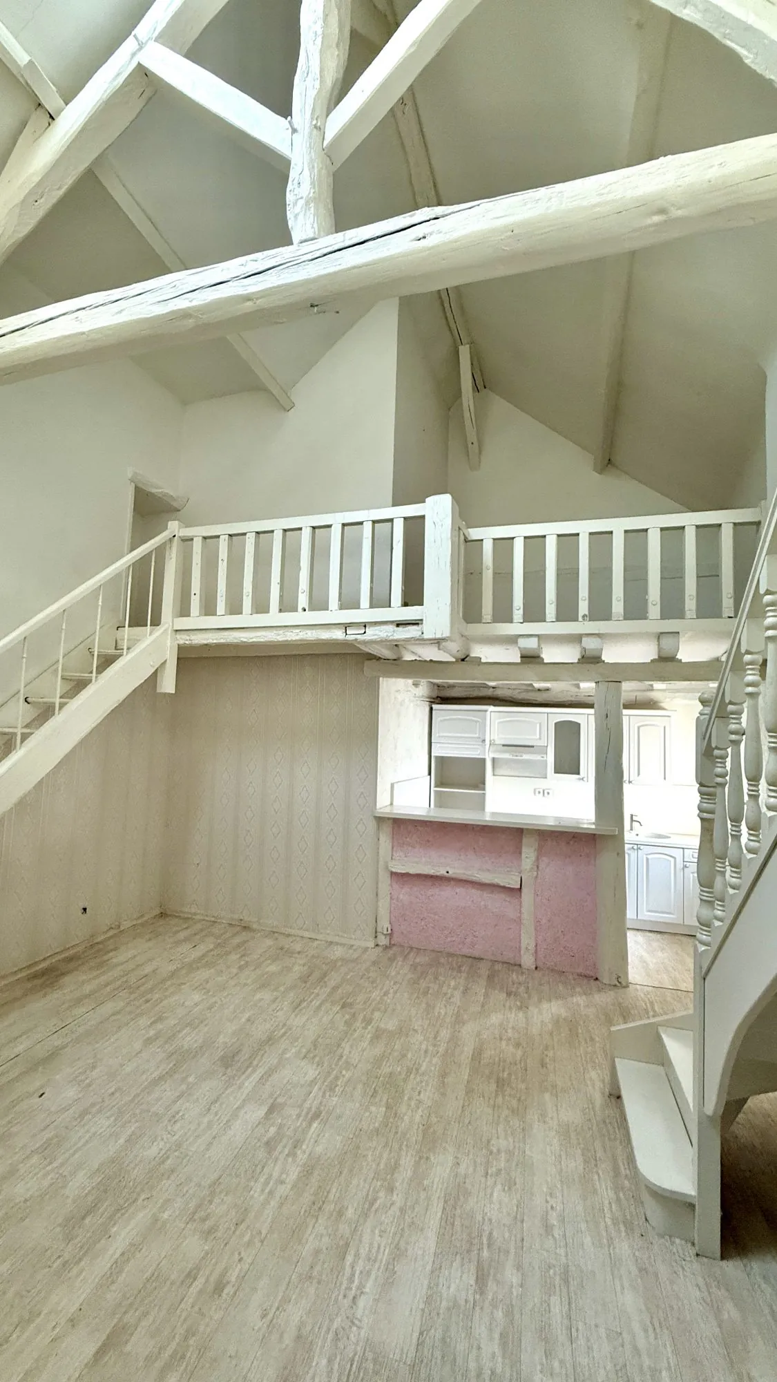 Appartement à vendre à Mezy-sur-Seine avec mezzanines et espace extérieur 