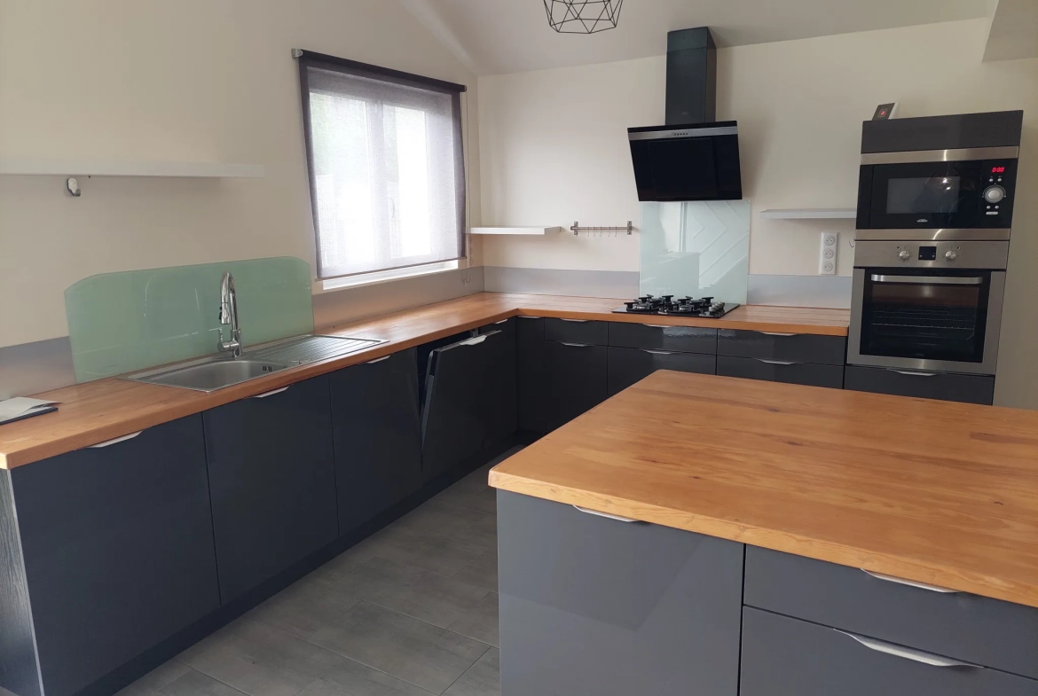 Belle maison rénovée de 190 m² à 20 min de Langon avec terrain arboré 