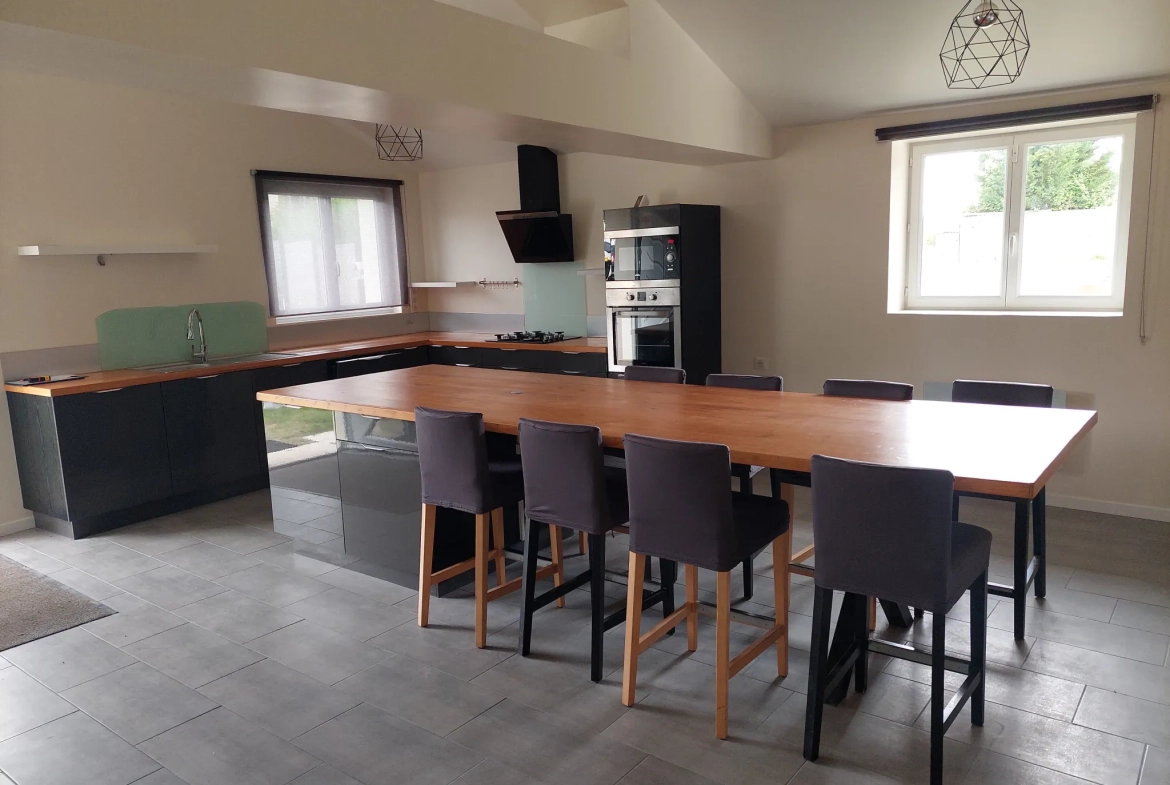 Belle maison rénovée de 190 m² à 20 min de Langon avec terrain arboré 