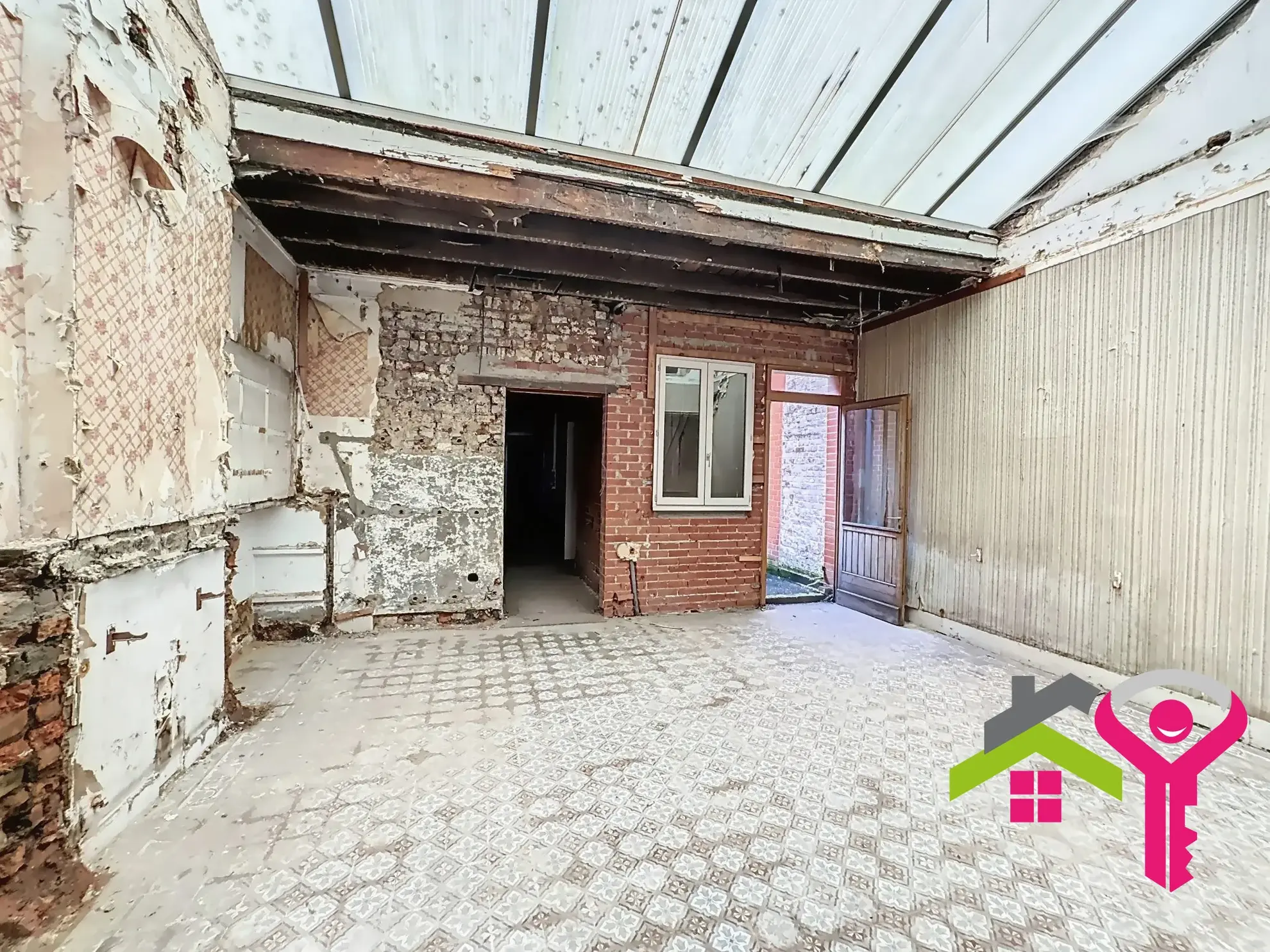 Maison à vendre à Anzin avec fort potentiel et grand espace de vie 