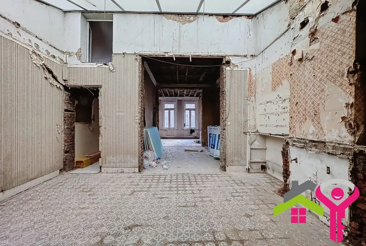 Maison à vendre à Anzin avec fort potentiel et grand espace de vie 
