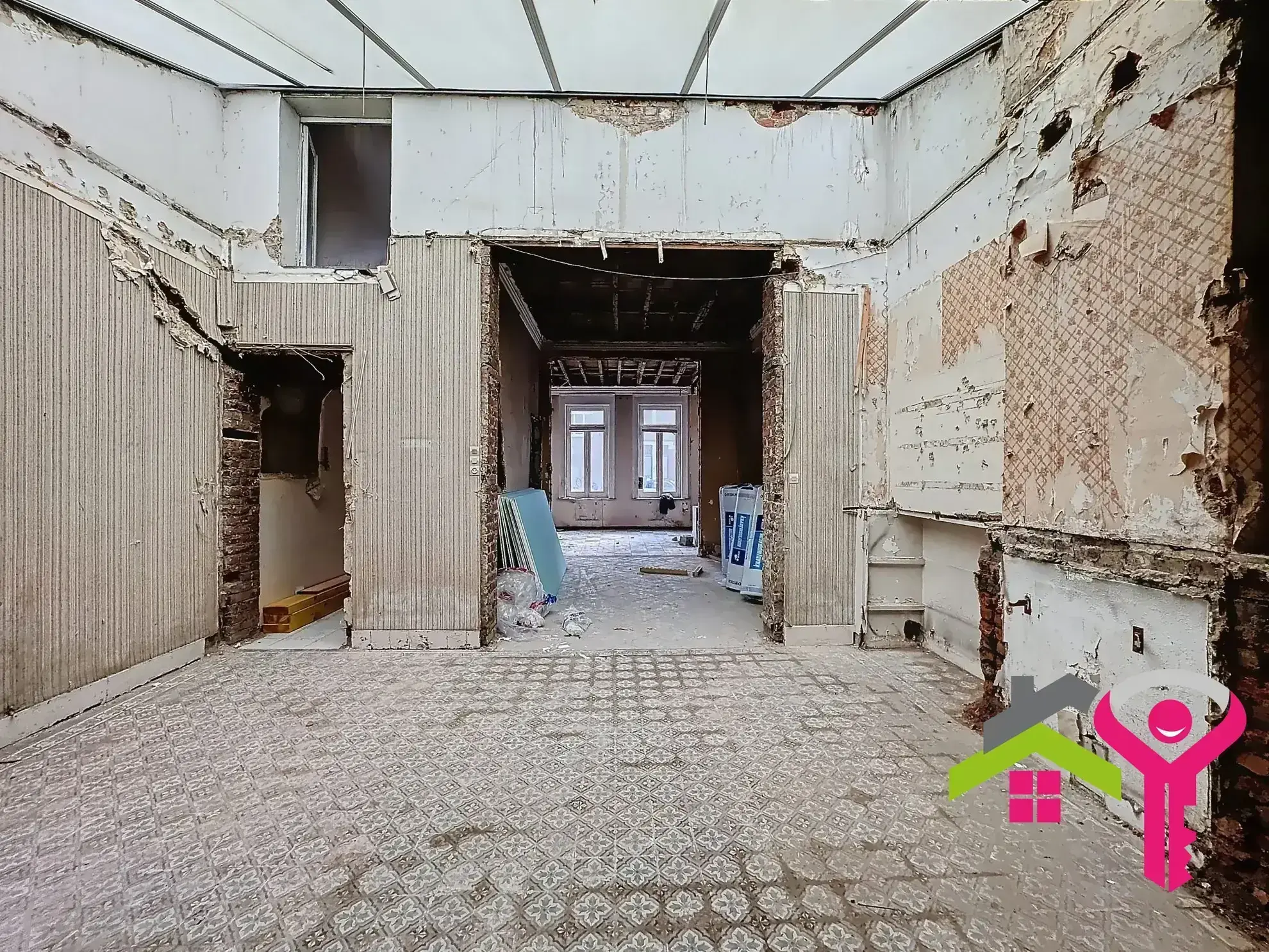 Maison à vendre à Anzin avec fort potentiel et grand espace de vie 