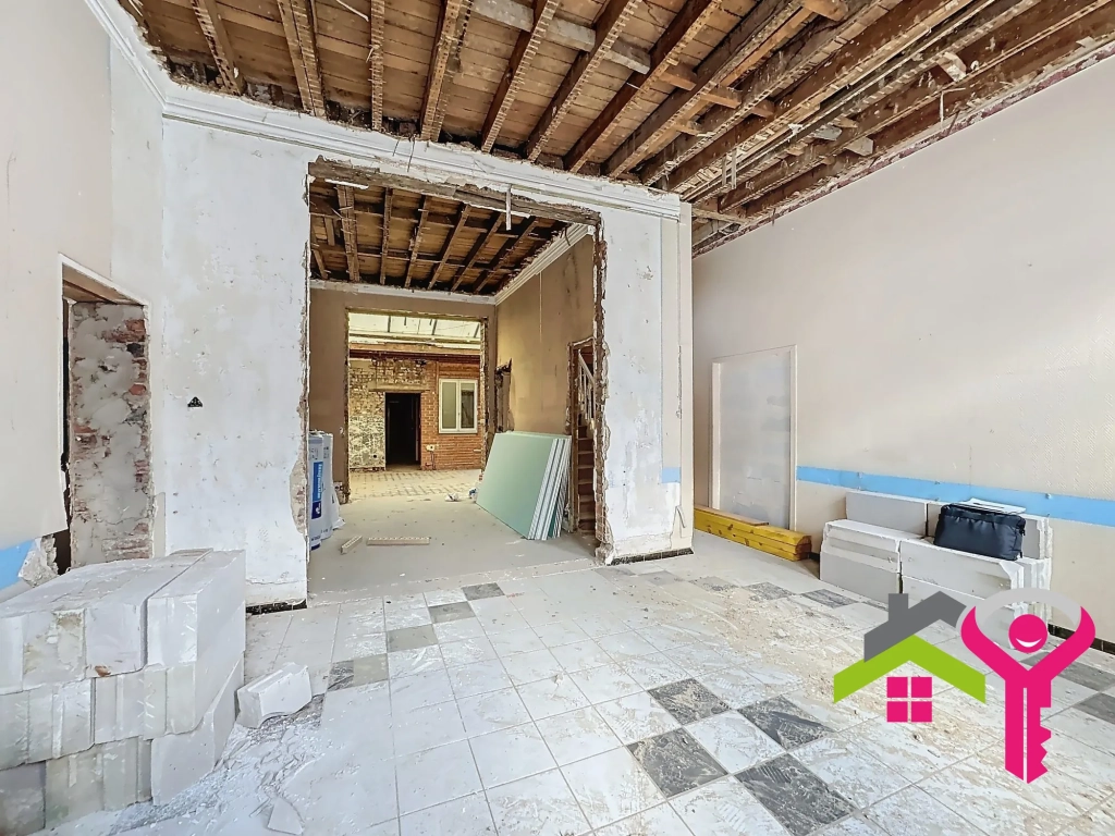 Maison à vendre à Anzin avec fort potentiel et grand espace de vie