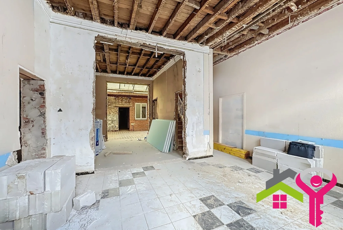 Maison à vendre à Anzin avec fort potentiel et grand espace de vie 