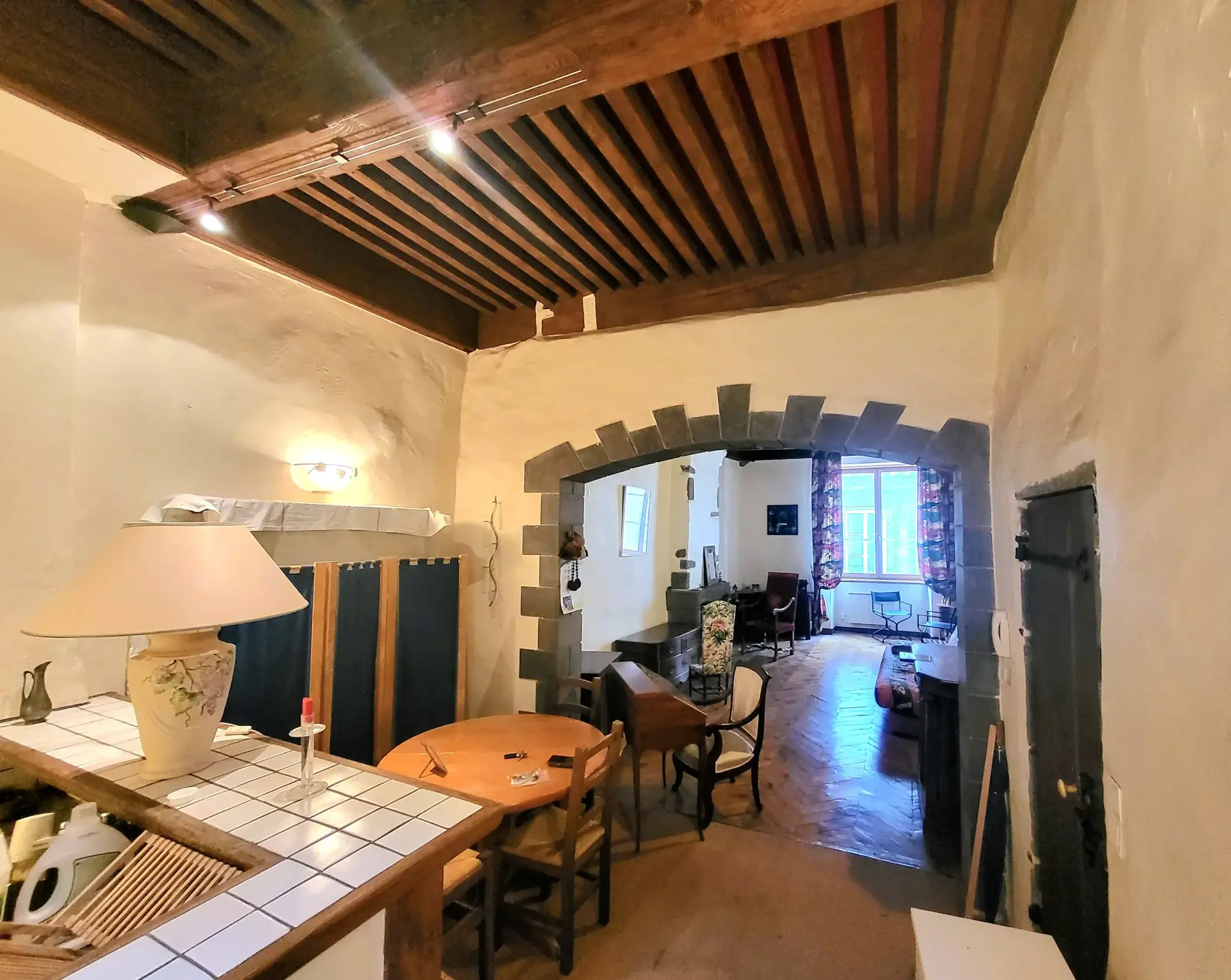 Appartement lumineux de 84,72 m² avec cave voûtée en centre-ville de Clermont-Ferrand 