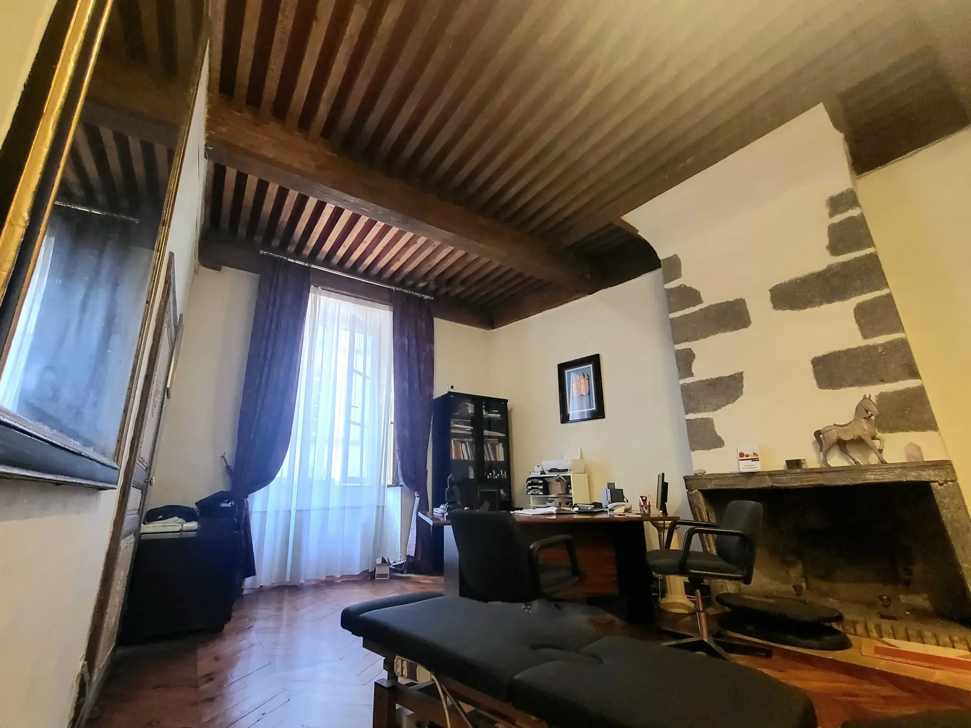 Appartement lumineux de 84,72 m² avec cave voûtée en centre-ville de Clermont-Ferrand 