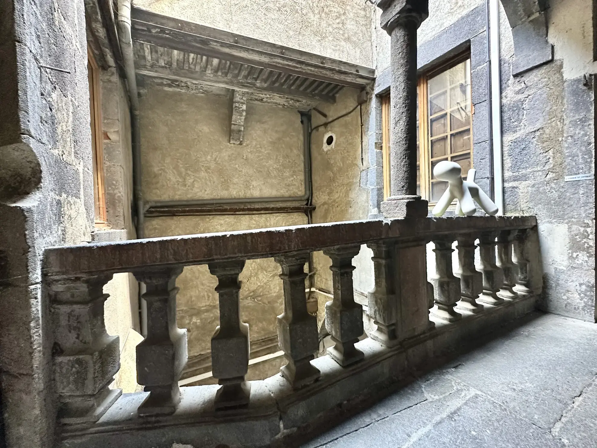 Appartement lumineux de 84,72 m² avec cave voûtée en centre-ville de Clermont-Ferrand 