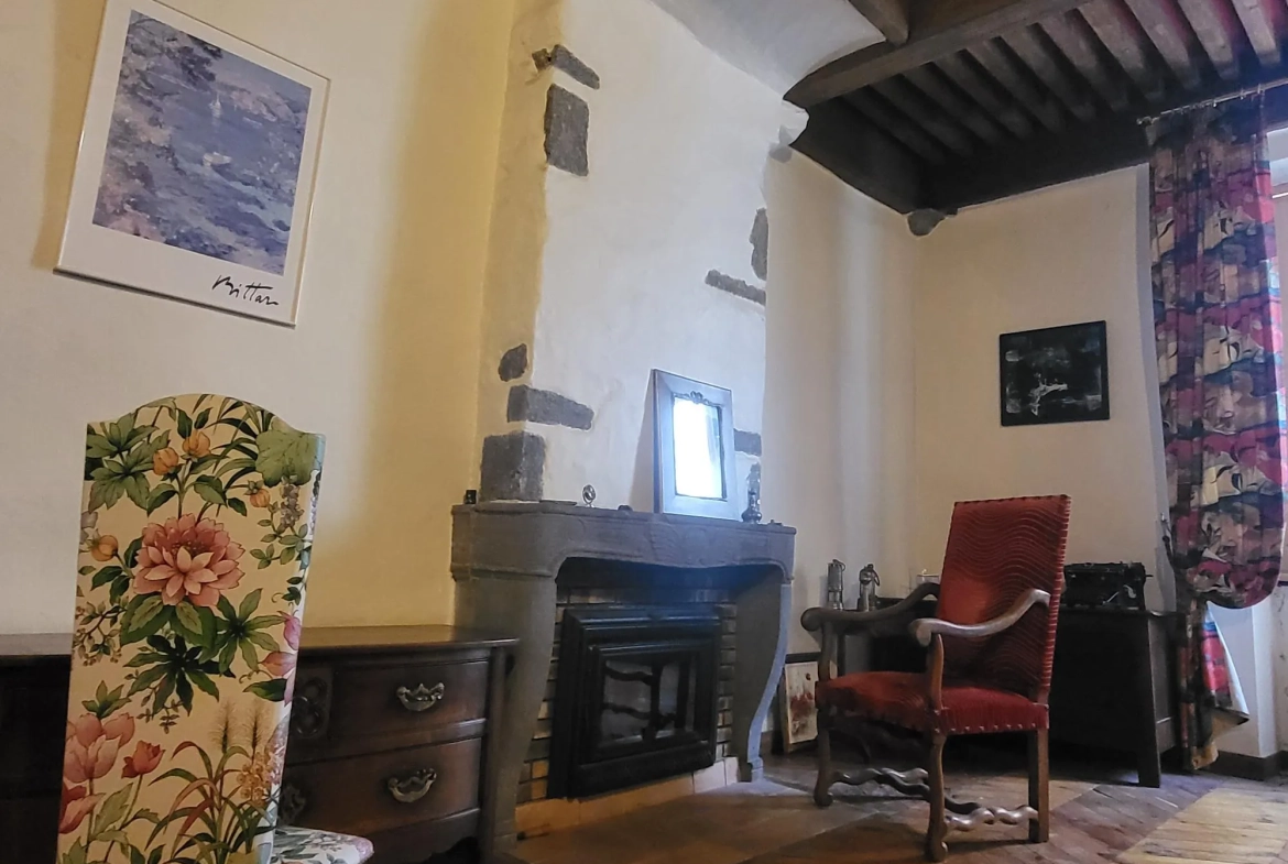 Appartement lumineux de 84,72 m² avec cave voûtée en centre-ville de Clermont-Ferrand 