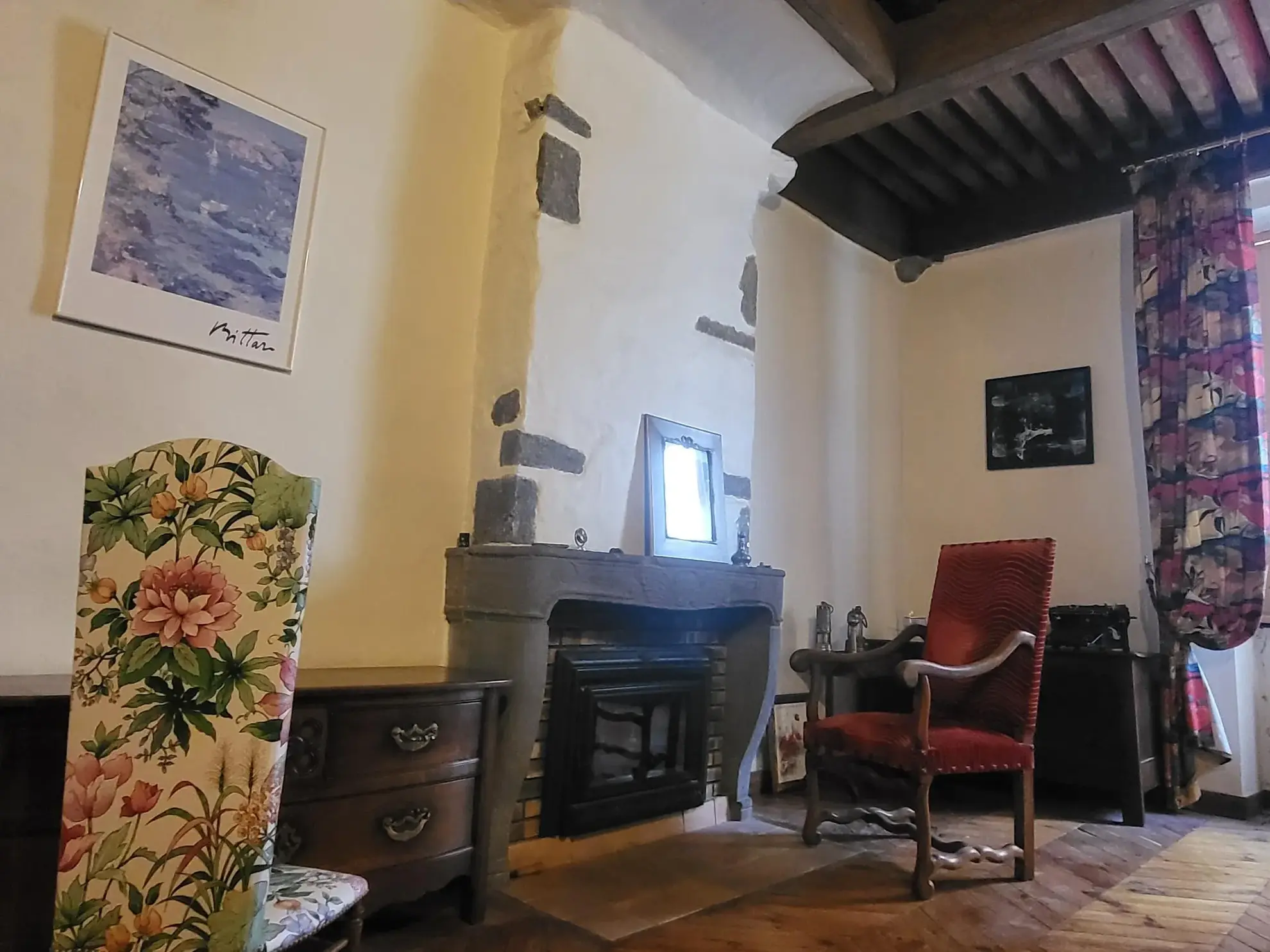 Appartement lumineux de 84,72 m² avec cave voûtée en centre-ville de Clermont-Ferrand 