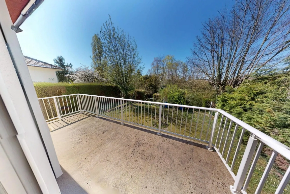 Maison à vendre à Escrennes - Charmante propriété à rénover avec terrain arboré 