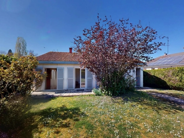 Maison à vendre à Escrennes - Charmante propriété à rénover avec terrain arboré