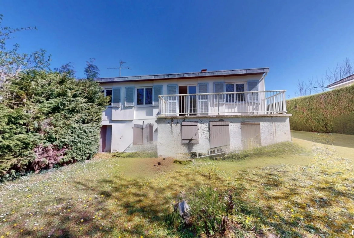 Maison à vendre à Escrennes - Charmante propriété à rénover avec terrain arboré 