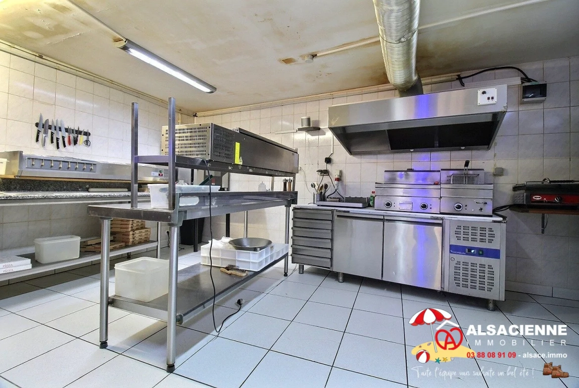Fonds de commerce restaurant à vendre à Barr - Emplacement central et terrasse possible 