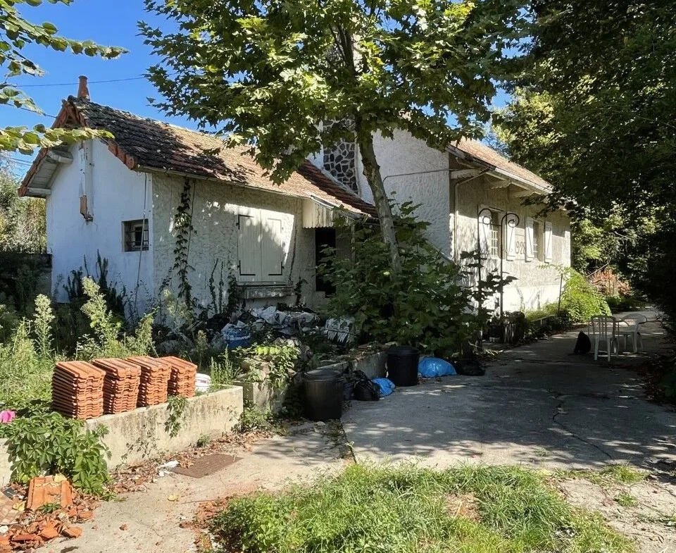 Maison à rénover à Bellerive-sur-Allier proche du CREPS avec grand potentiel 