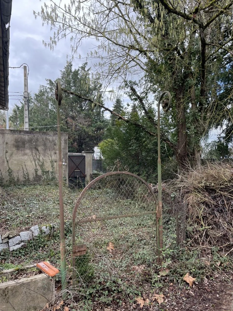 Maison à rénover à Bellerive-sur-Allier proche du CREPS avec grand potentiel 