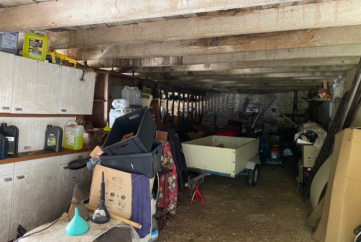 Ancien corps de ferme rénové à Verteillac avec terrain de 9775 m² 