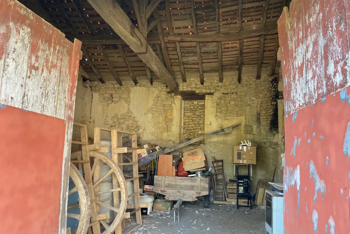 Ancien corps de ferme rénové à Verteillac avec terrain de 9775 m² 