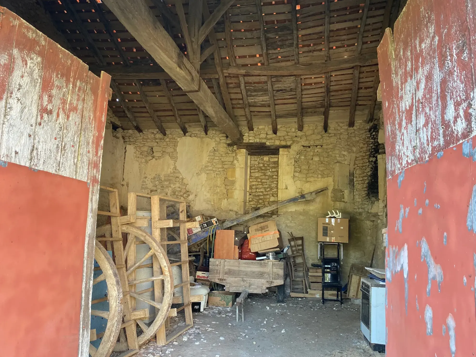 Ancien corps de ferme rénové à Verteillac avec terrain de 9775 m² 