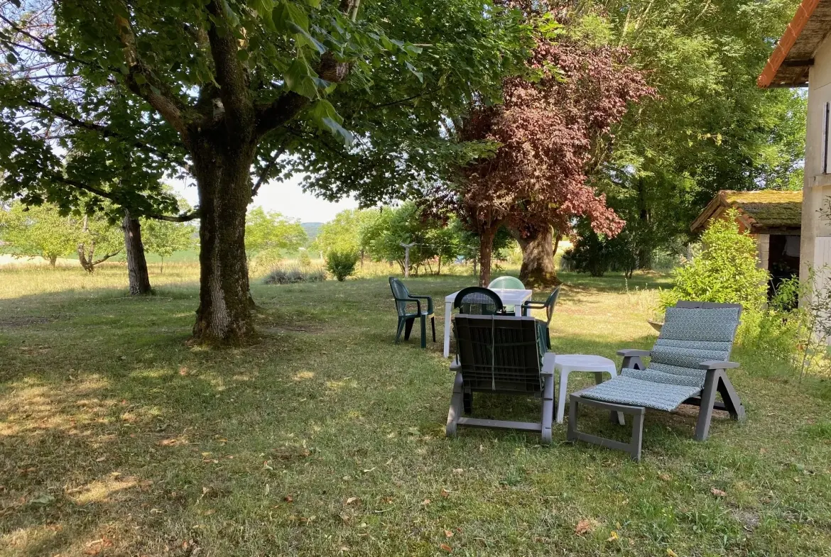 Ancien corps de ferme rénové à Verteillac avec terrain de 9775 m² 