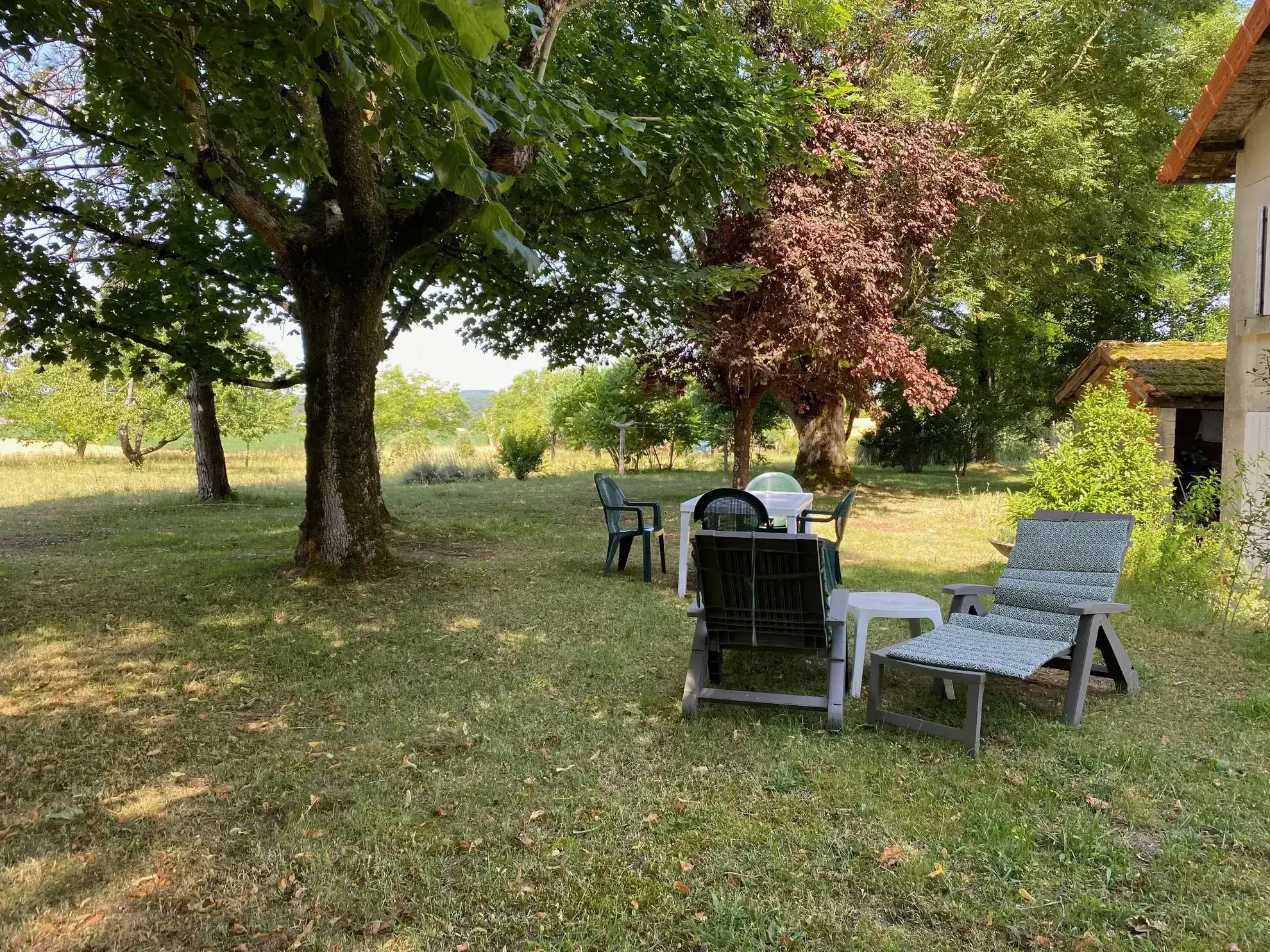 Ancien corps de ferme rénové à Verteillac avec terrain de 9775 m² 