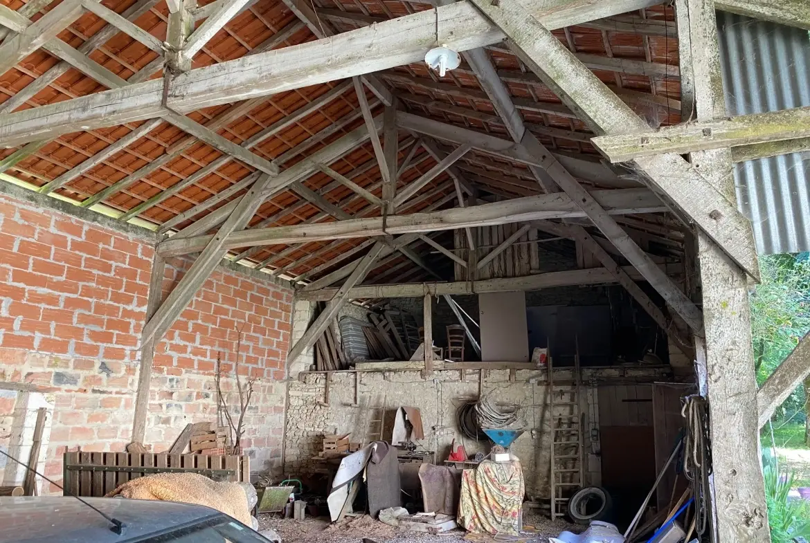 Ancien corps de ferme rénové à Verteillac avec terrain de 9775 m² 