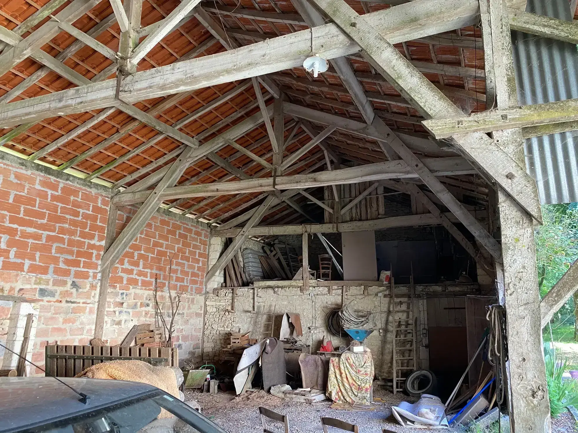 Ancien corps de ferme rénové à Verteillac avec terrain de 9775 m² 