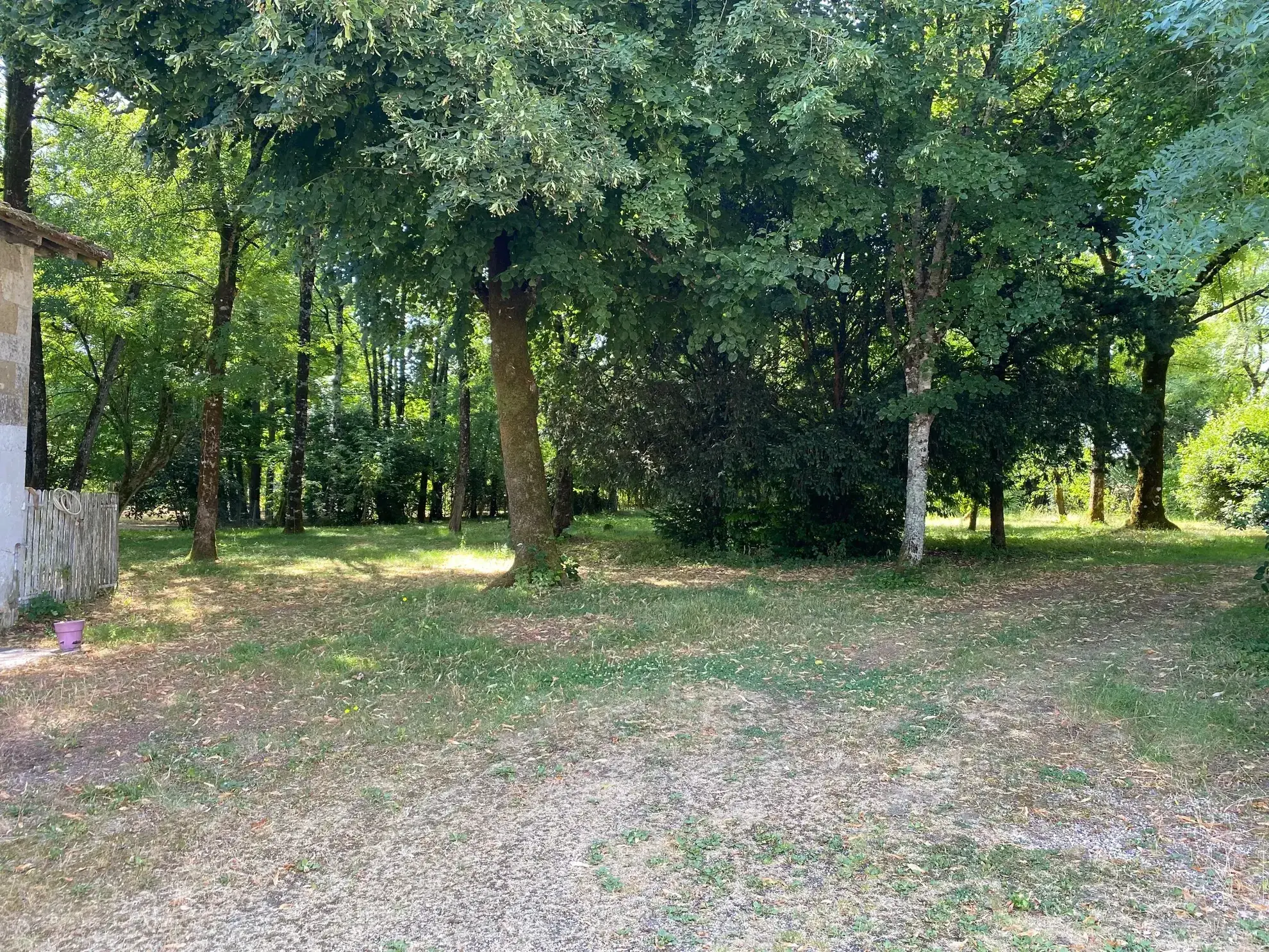 Ancien corps de ferme rénové à Verteillac avec terrain de 9775 m² 