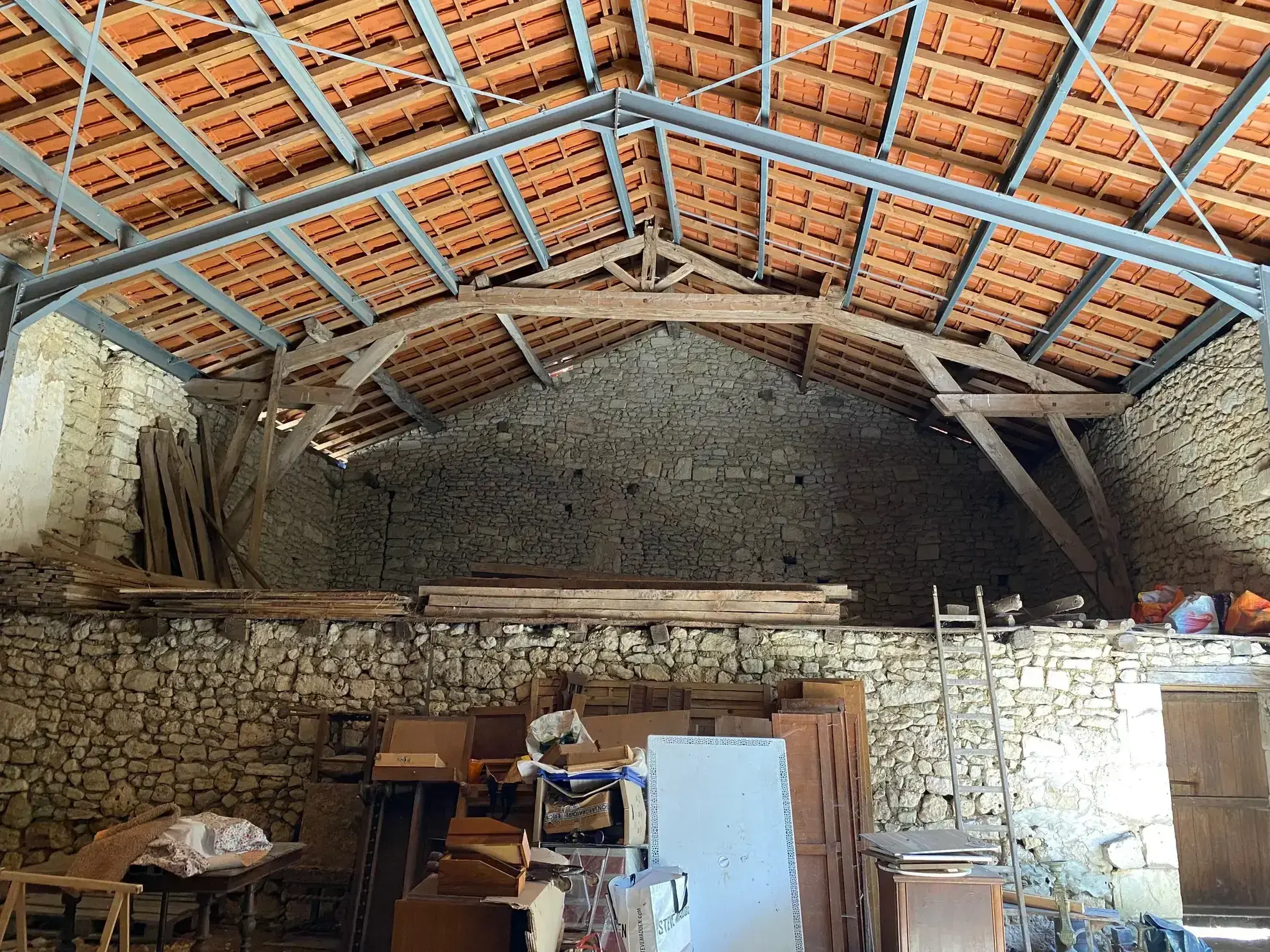 Ancien corps de ferme rénové à Verteillac avec terrain de 9775 m² 