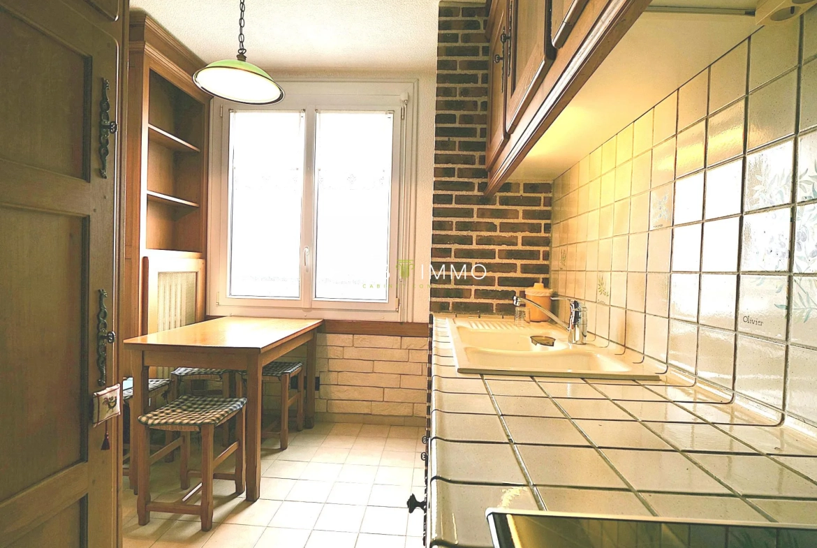 Charmant appartement T5 avec balcon et cave à Tours - Quartier Febvotte 