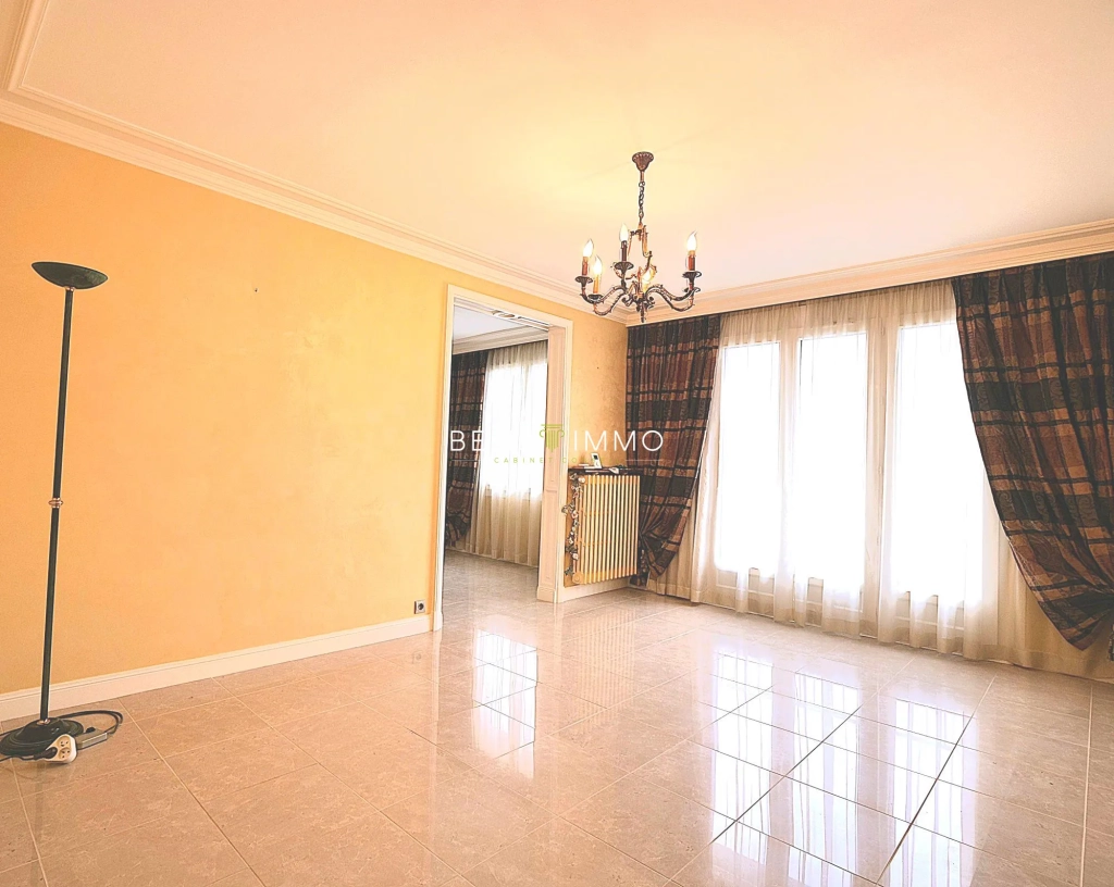 Charmant appartement T5 avec balcon et cave à Tours - Quartier Febvotte