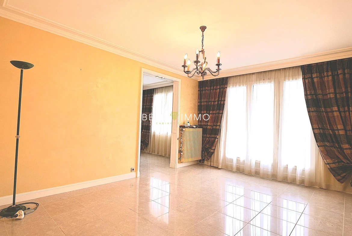 Charmant appartement T5 avec balcon et cave à Tours - Quartier Febvotte 