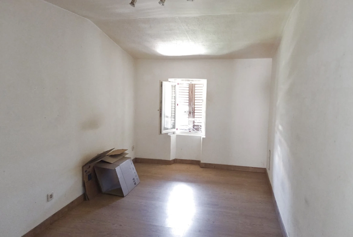 Appartement dernier étage à vendre au centre de Sollies-Pont 