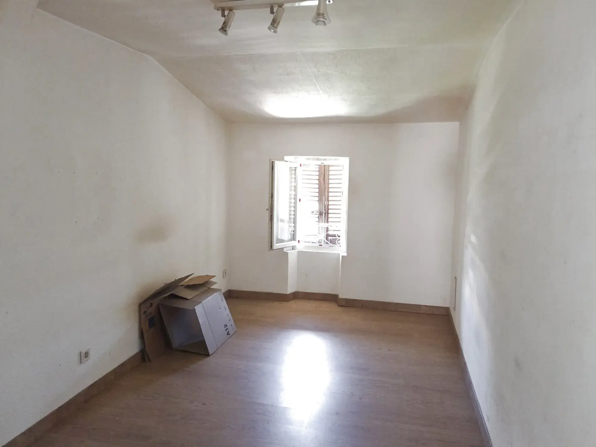 Appartement dernier étage à vendre au centre de Sollies-Pont 