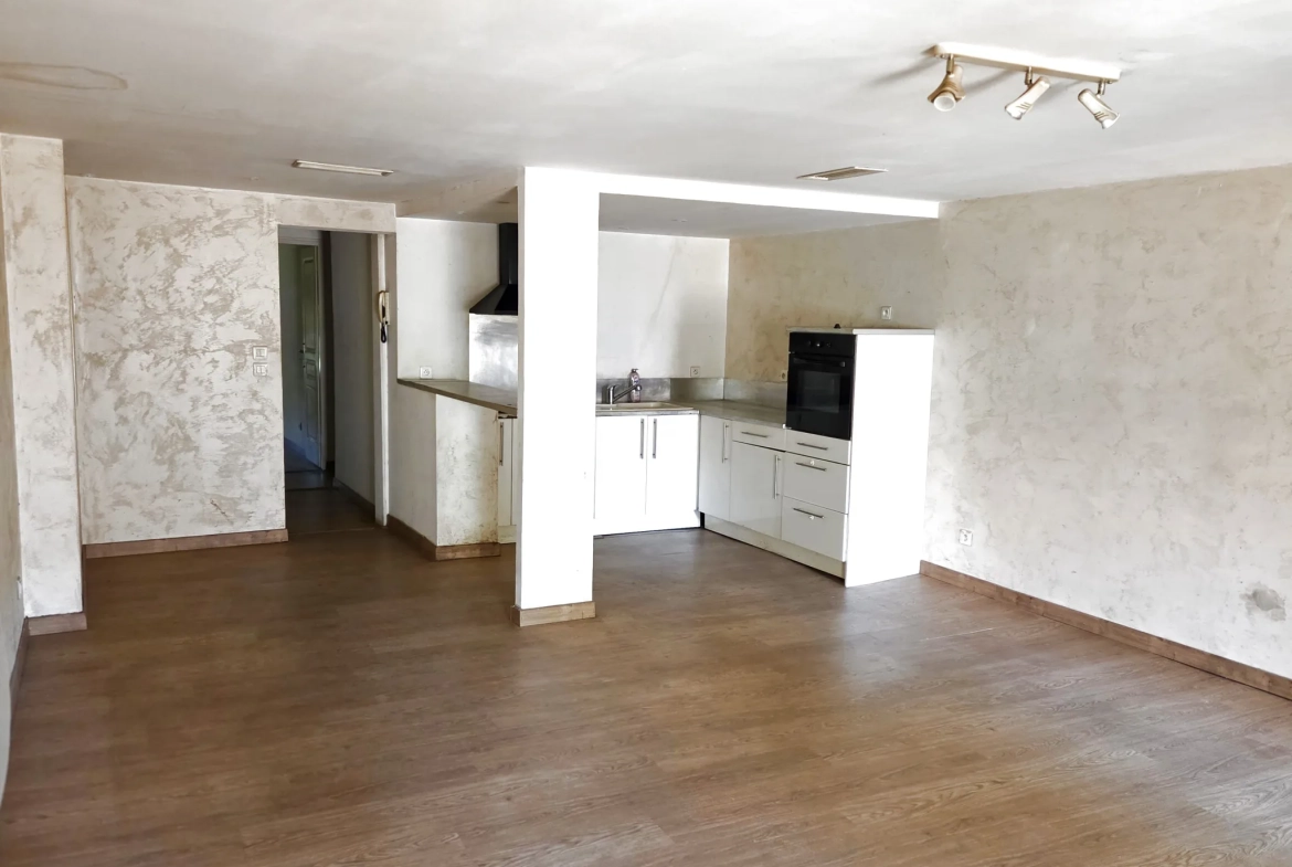 Appartement dernier étage à vendre au centre de Sollies-Pont 
