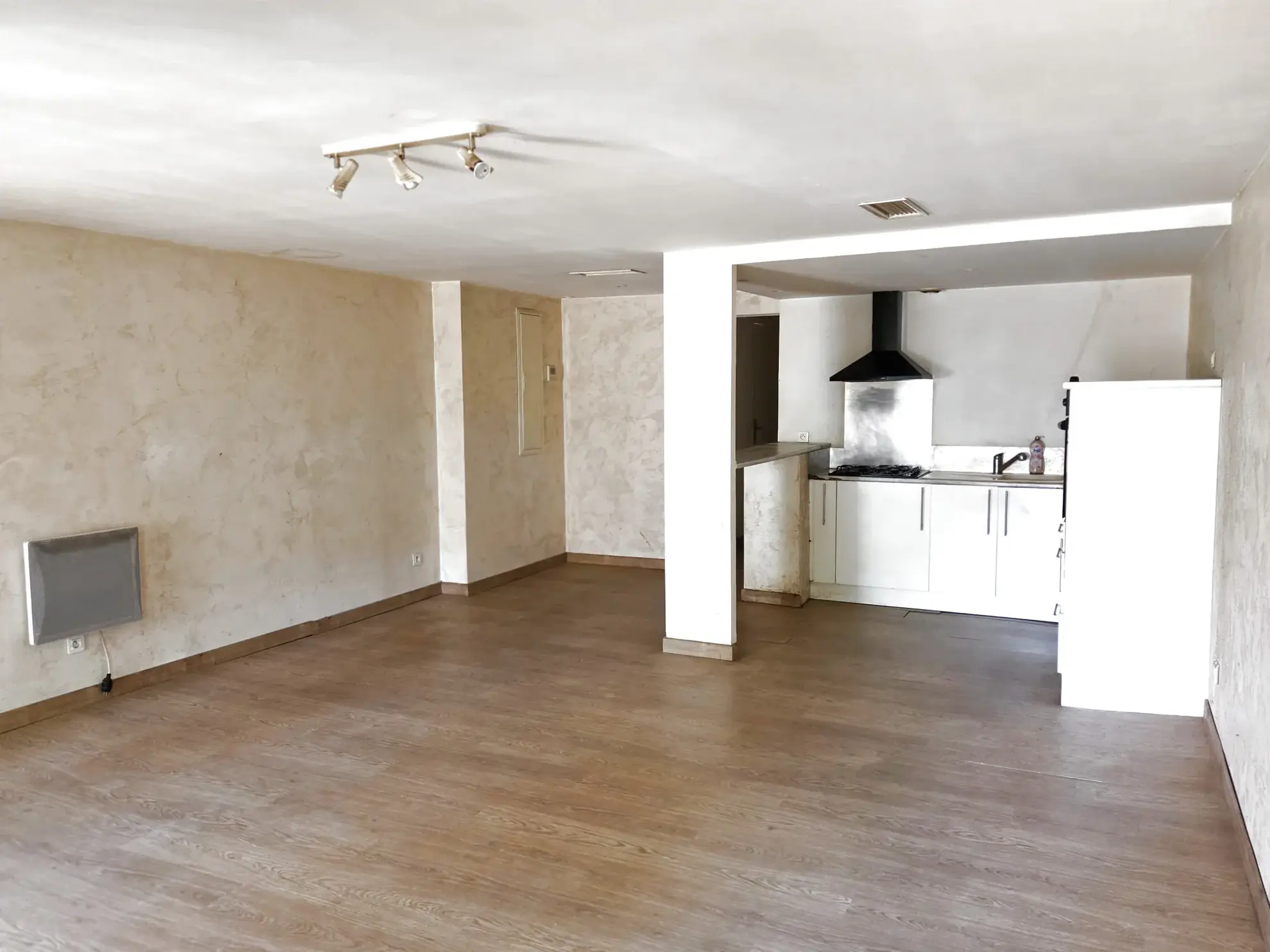 Appartement dernier étage à vendre au centre de Sollies-Pont 