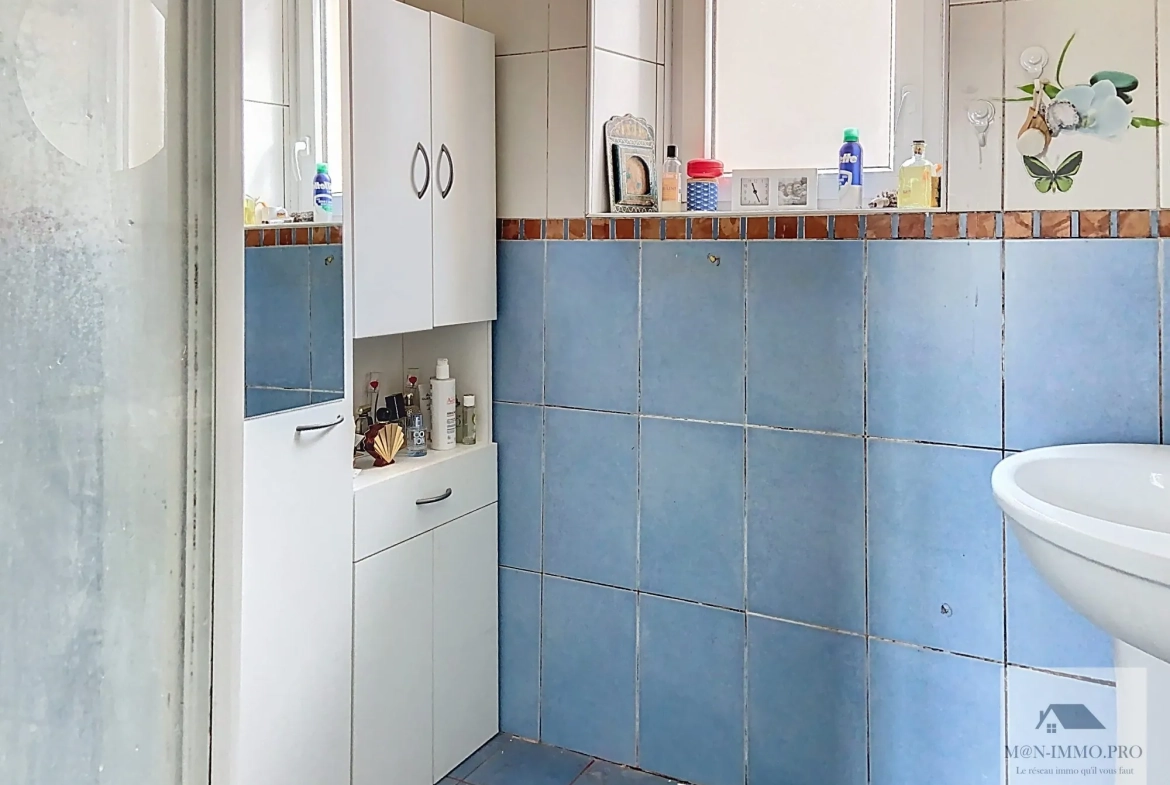 Charmante maison en pierres à rénover avec jardin à Les Portes du Coglais 